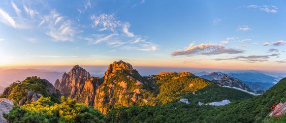Thumbnail of Lotus Peak, Mount Huangshan 黄山莲花峰